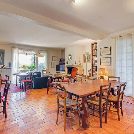 Semesterbostad In Les Angles With Kitchen *